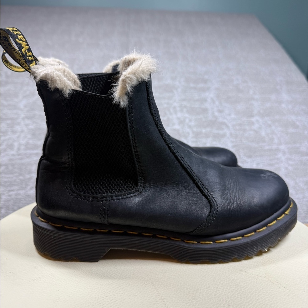 Dr Marten Black 2976 Leonore Faux Furlined Chelsea Pull On Boot Size 6 - Picture 2 of 7